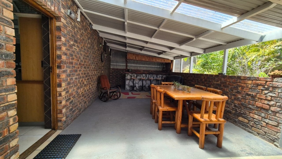 5 Bedroom Property for Sale in Middedorp Western Cape